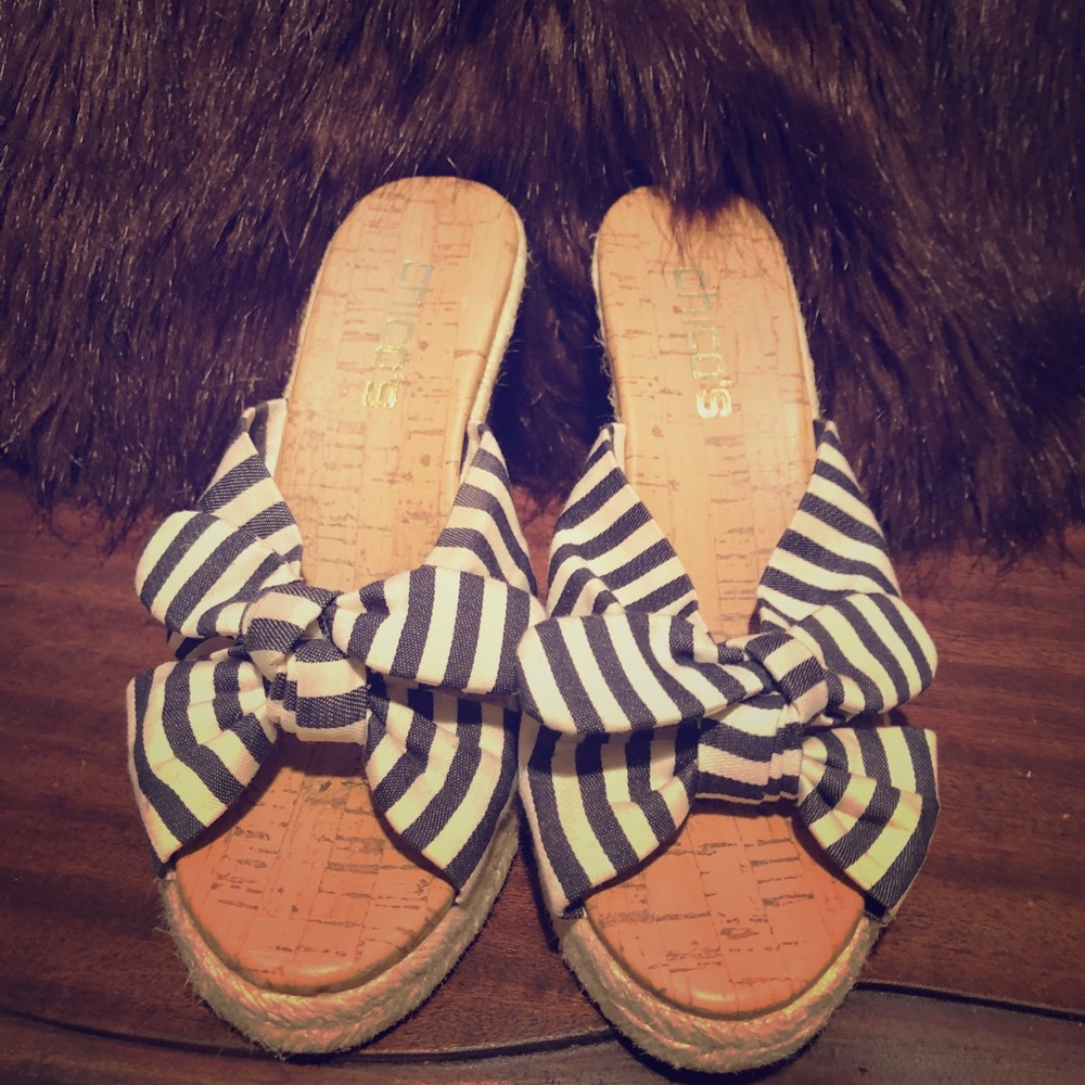 Chico’s wedge navy and white bow tie shoes